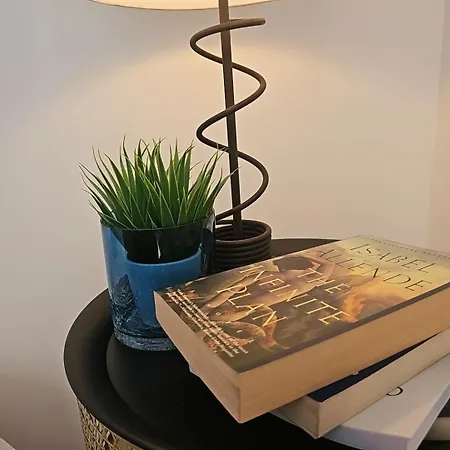 The Butterfly House_ 아파트